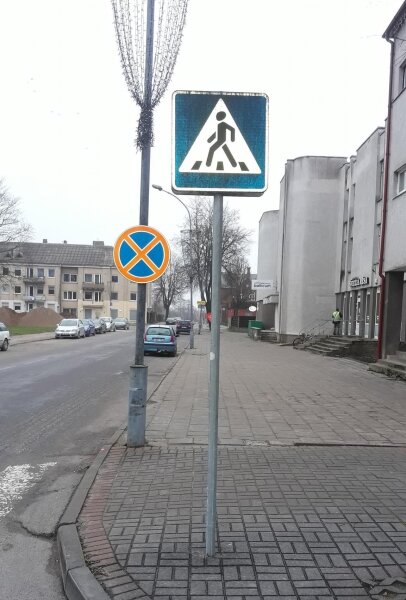 Dėmesio – ties J. Janonio aikšte laikinai pastatytas ženklas „Sustoti draudžiama“