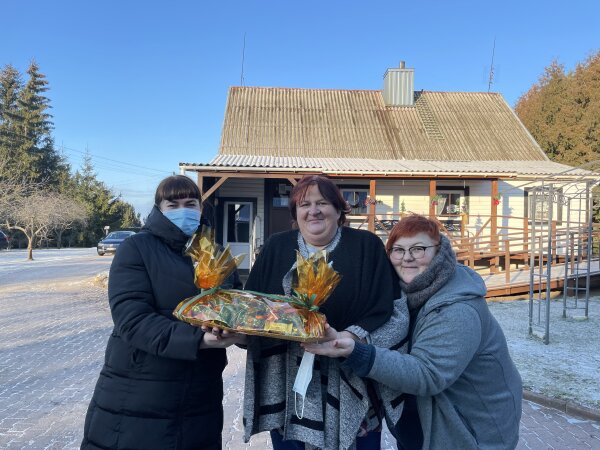 Tęsiama graži tradicija - Savivaldybės vadovai aplankė senelių globos namus ir vaikus...