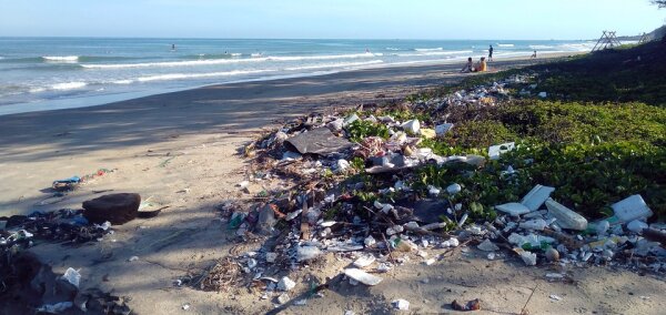 Plastiko tarša pasaulyje nepaliaujamai auga, nes perdirbama itin mažai atliekų