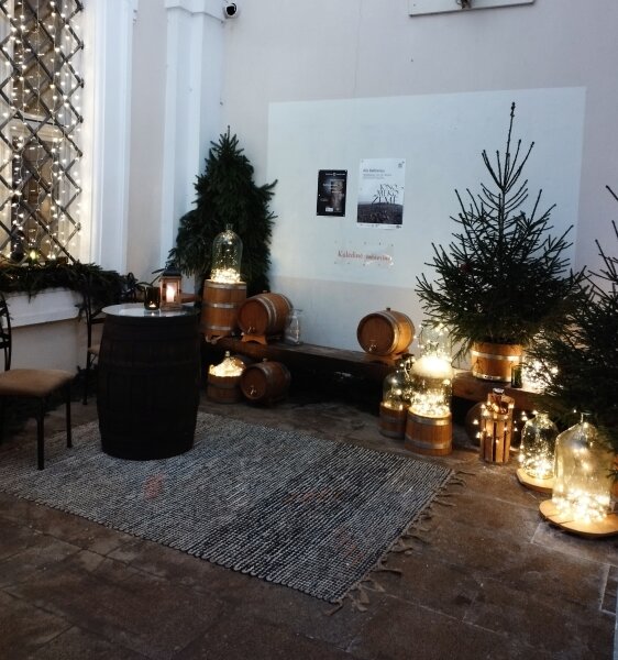 Kalėdinė „Imbierinė“ jau žaižaruoja, šviečia ir kviečia į Biržų pilies rūmų arkadą!